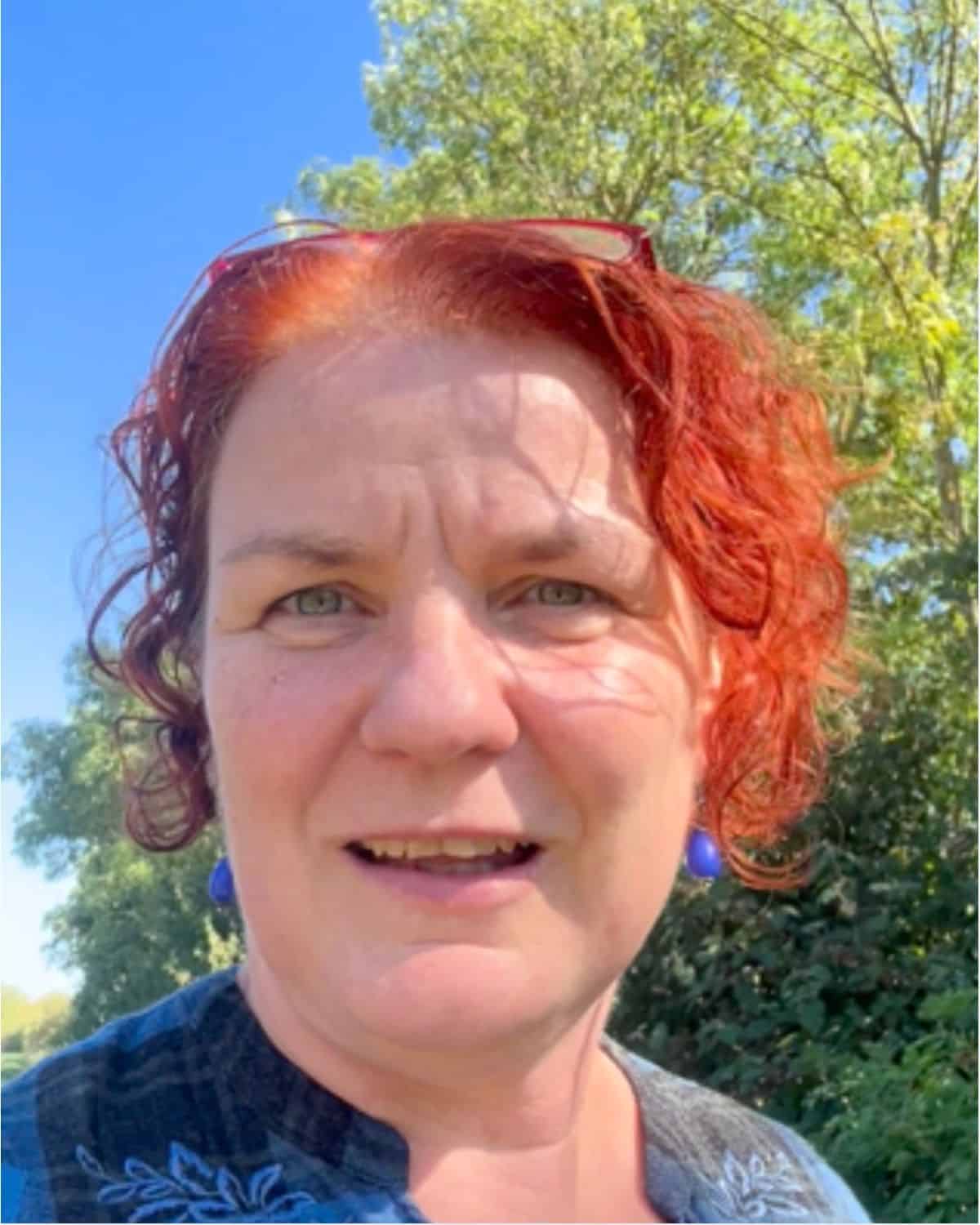 Eva-Maria Wiesemann, systemische Beraterin und Coach in Halle (Saale), im Gehen in der Natur